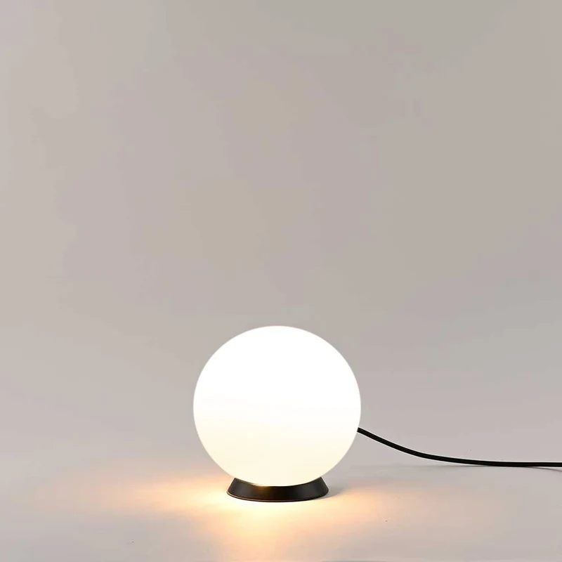 s.luce Orb Glaskugel Tischlampe