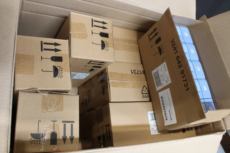 100x B-Ware Philips Glühlampe Lampe LED E27 Neutralweiß 8 W Weiß matt CorePro 100 STÜCK