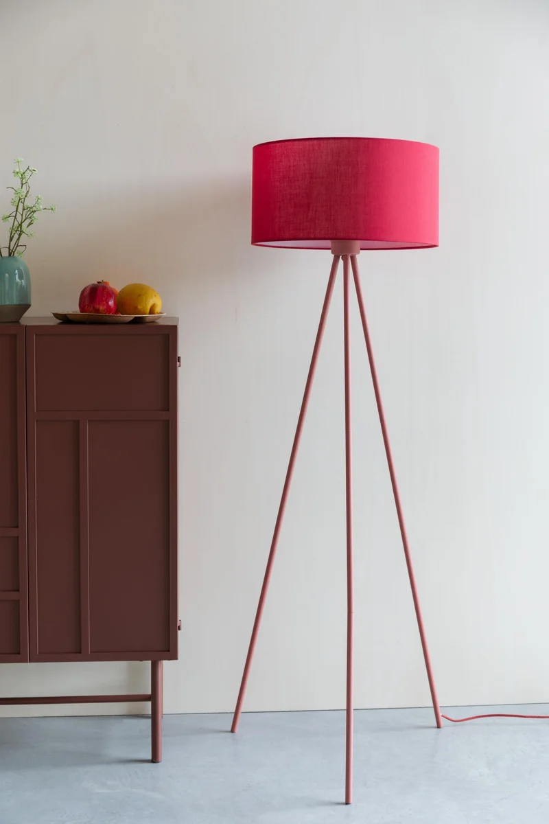 Stehlampe Susie Rot aus Metall | Elegantes Design für dein Zuhause