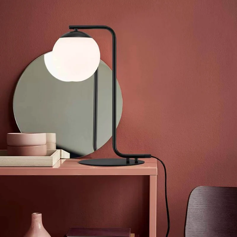 Tischlampe Grant Schwarz, Opal Weiß