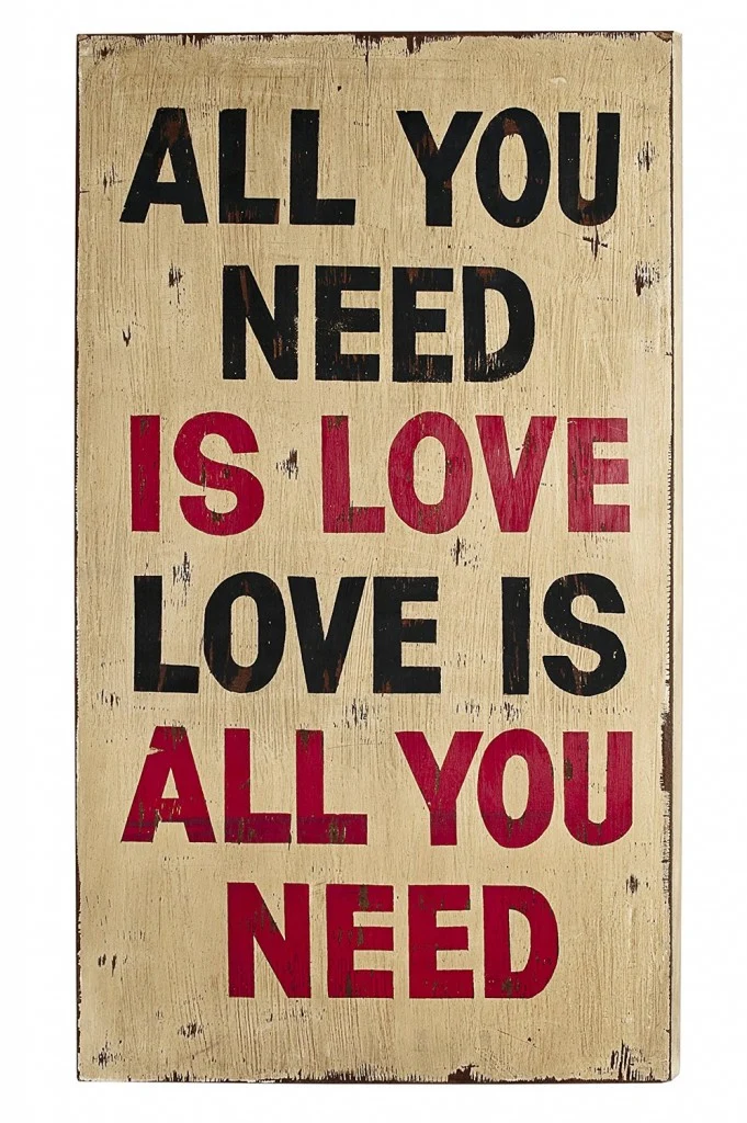 Wall Art Deko Holzschild - "All you need is love" im Vintage Look