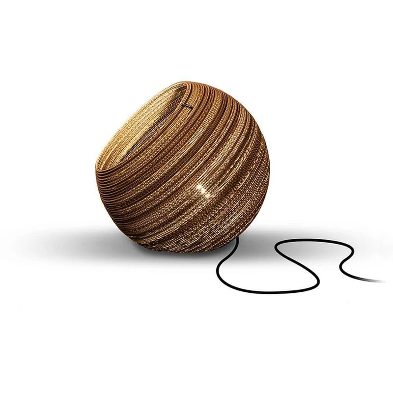 Globe Bodenleuchte aus Pappe