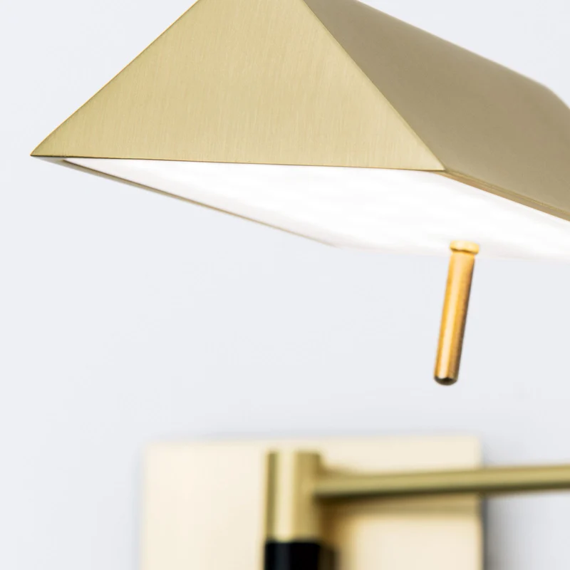 B-Ware Boston Wandleuchte Wandlampe LED USB Steckdose messing matt schwarz Eisen Tou876