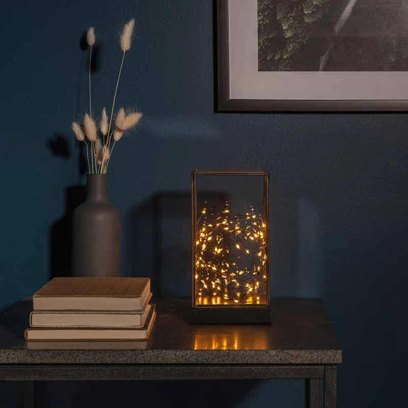 LED Glaslaterne mit schwarzem Holzfundament und 6h Timer Schwarz