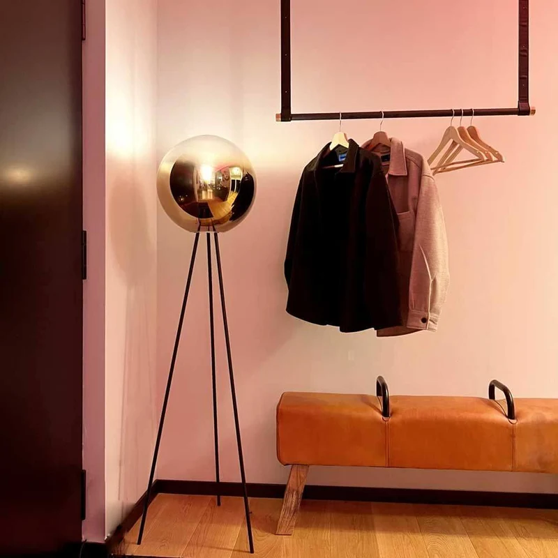 s.luce Dreibein-Stehleuchte Orb Tripod 160cm mit Glaskugel