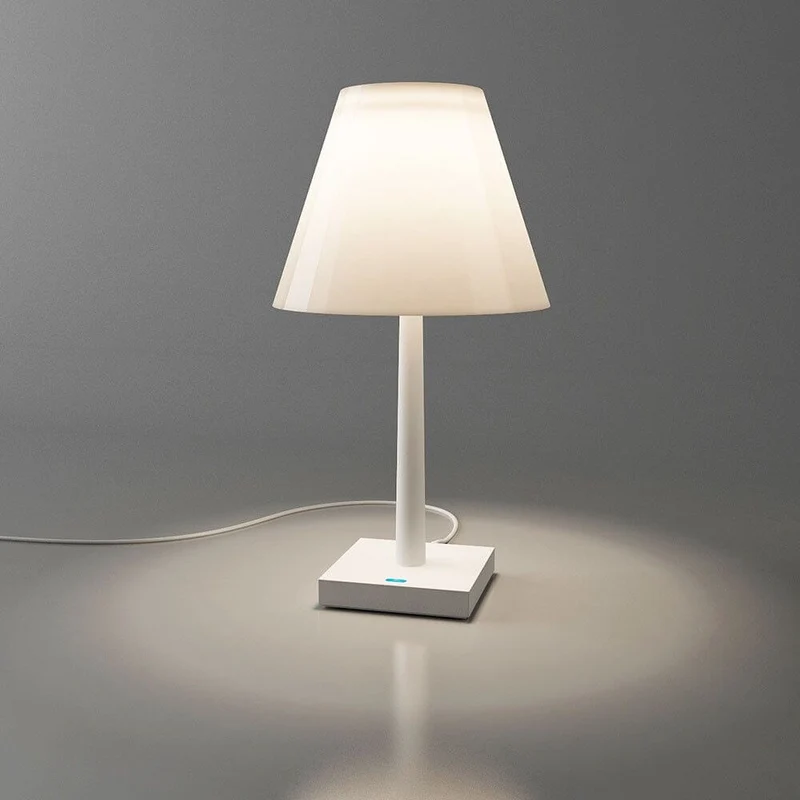 Rotaliana Dina+ Akku LED-Tischleuchte mit Ladestation Weiß